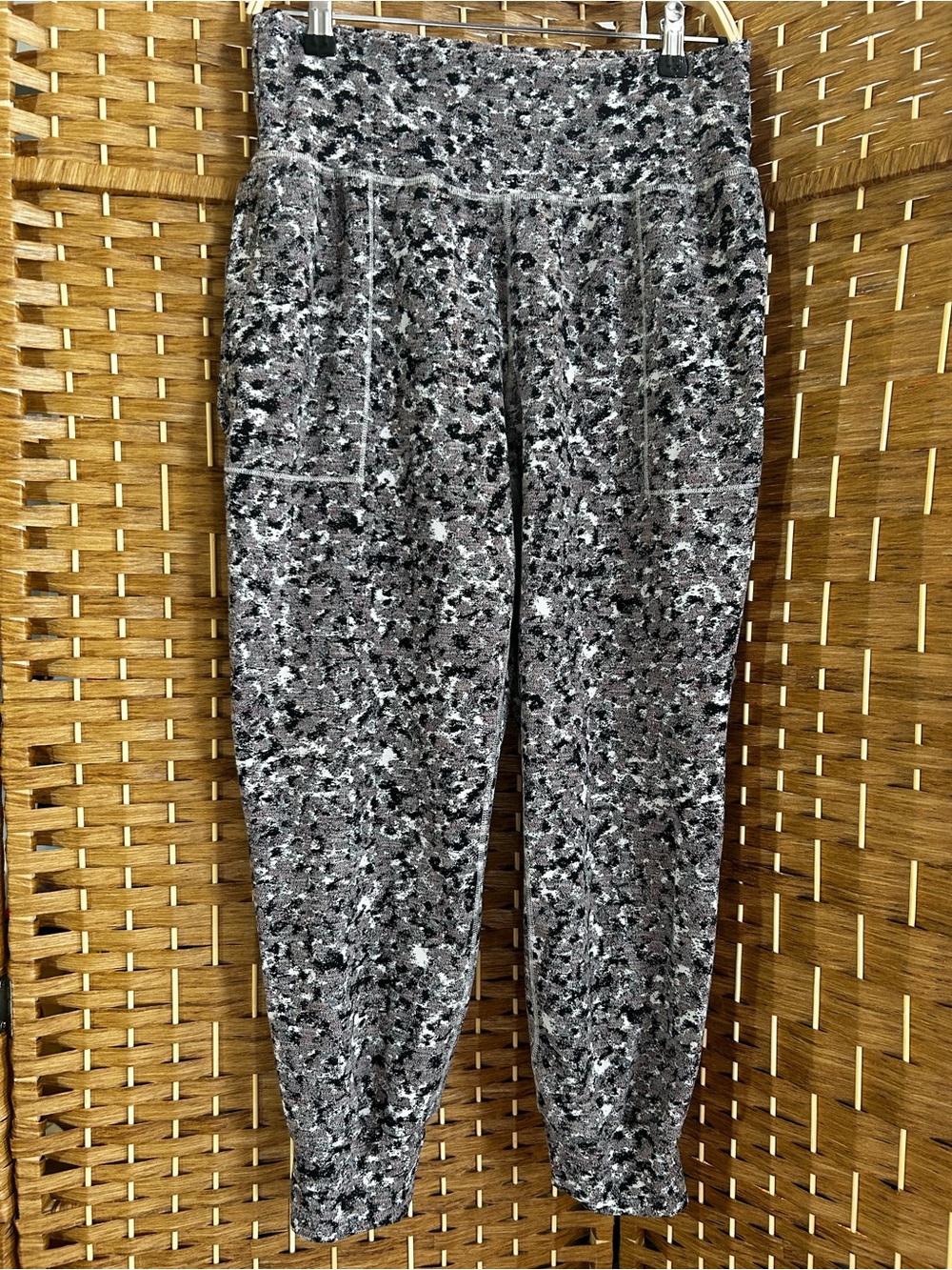 Athleta Salutation Textured Jogger Gray Abstract Print Large